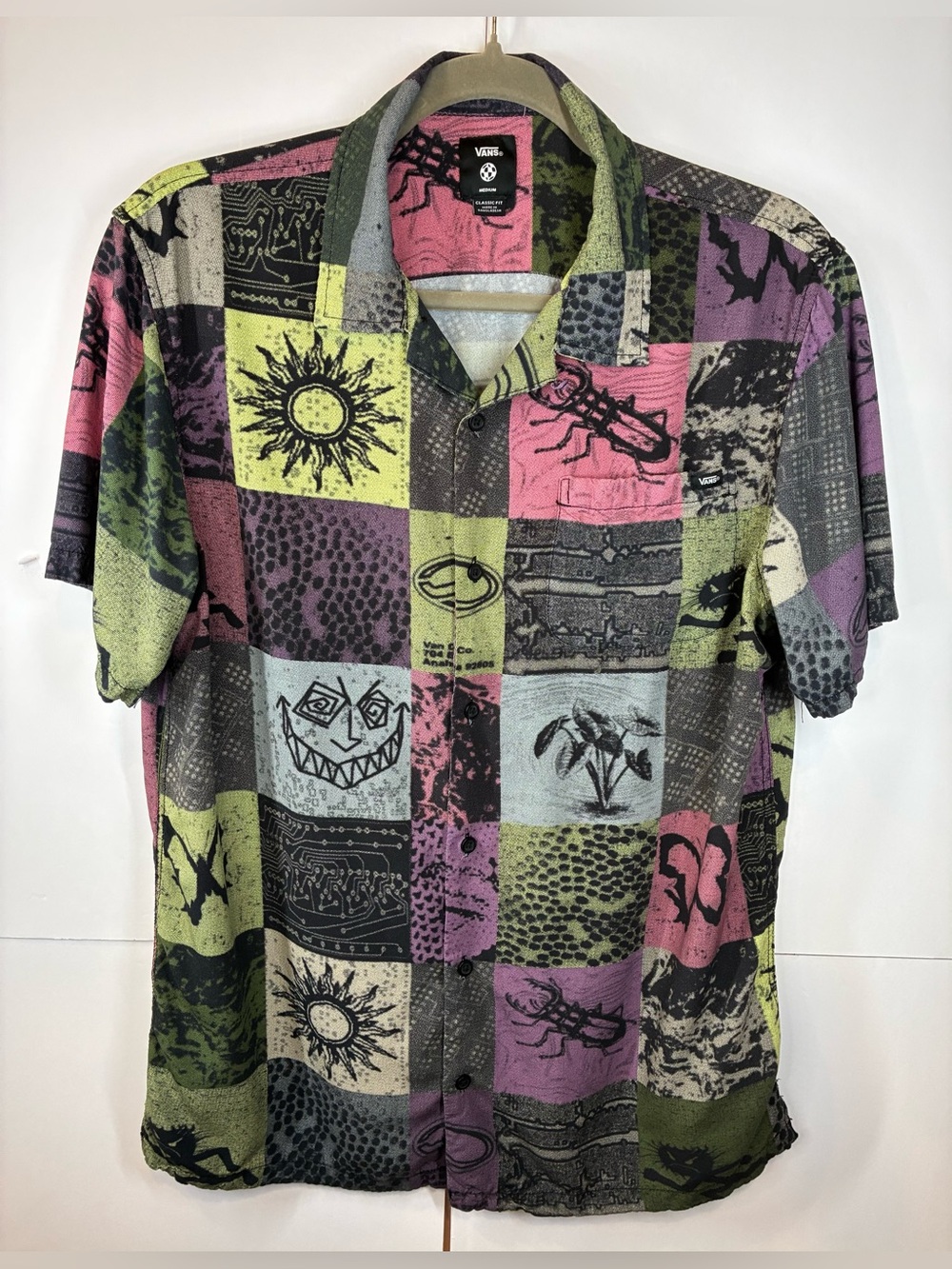 Vans Classic Fit Button Front Shirt Men’s Medium Abstract Patchwork Graphic Camp